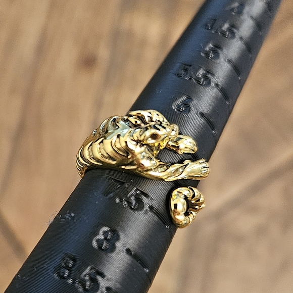 NEW Gold-Tone Tiger Wrap Ring - Size 7 & adjustable - Picture 9 of 10